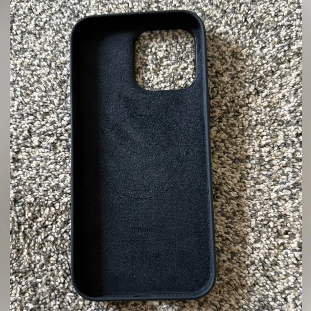 Apple iPhone 16 Pro Max Silicone Case with MagSafe